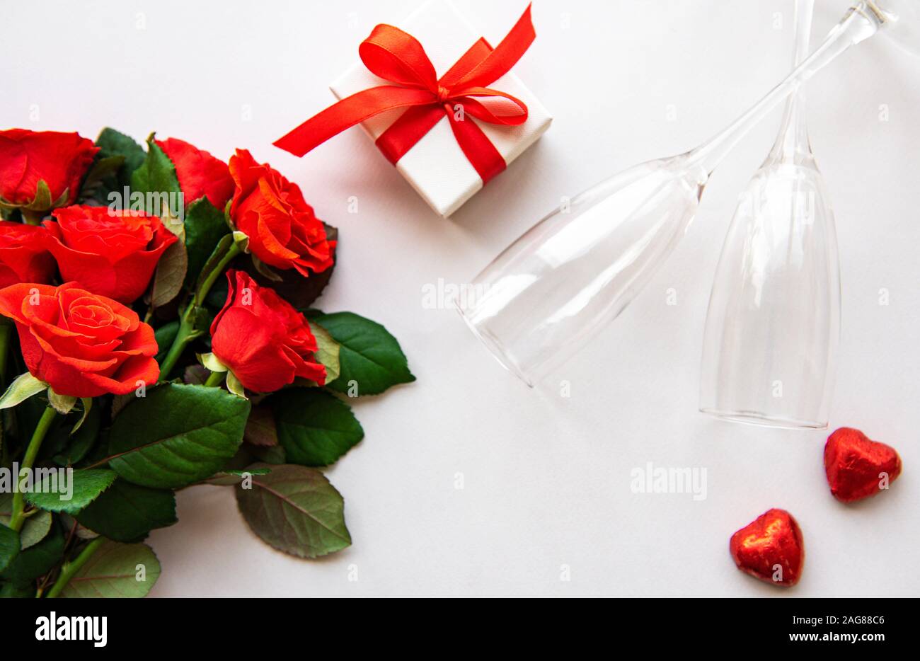 Two champagne glasses red roses hi-res stock photography and images - Alamy