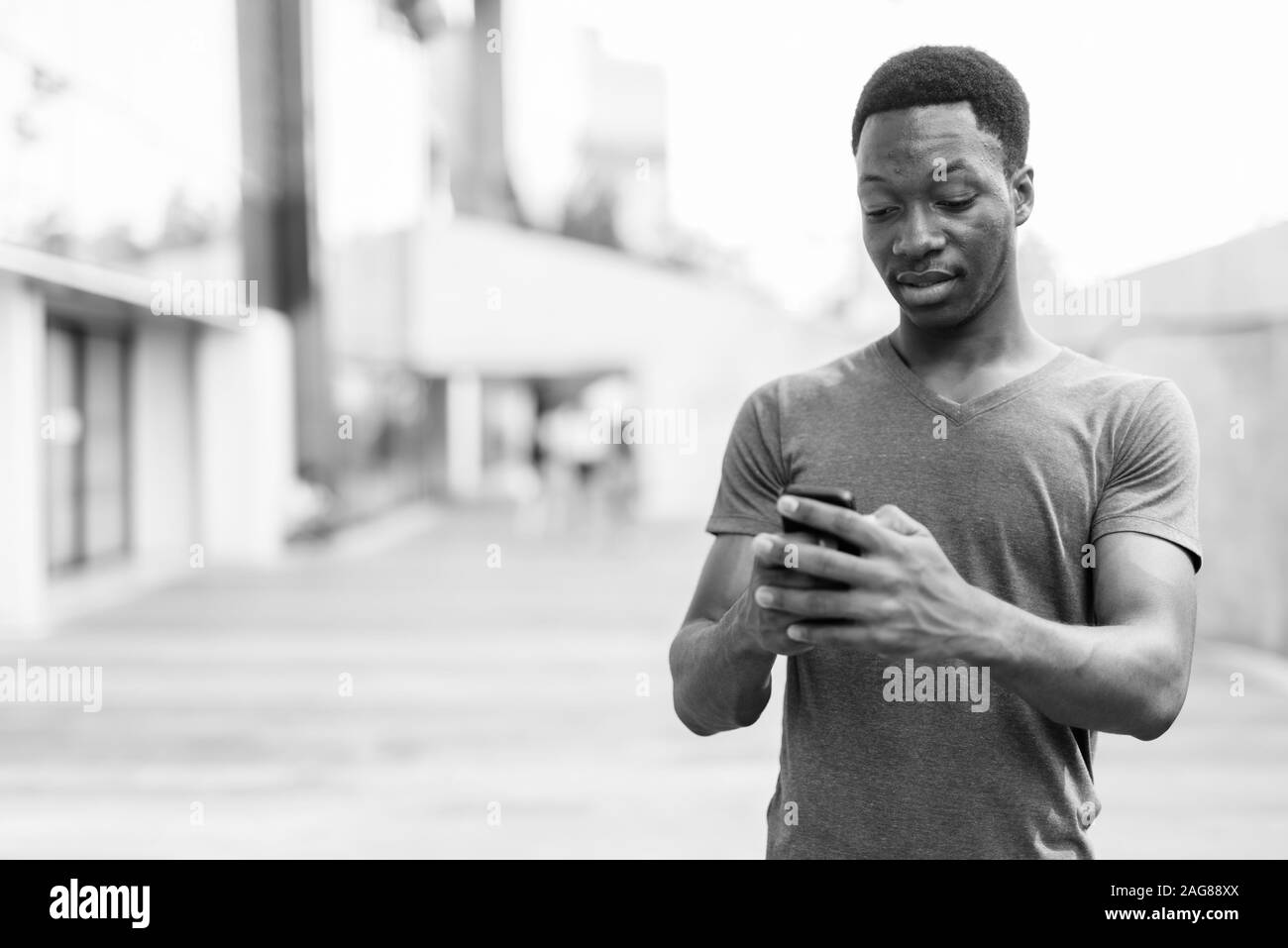 African man cellphone town Black and White Stock Photos & Images - Alamy