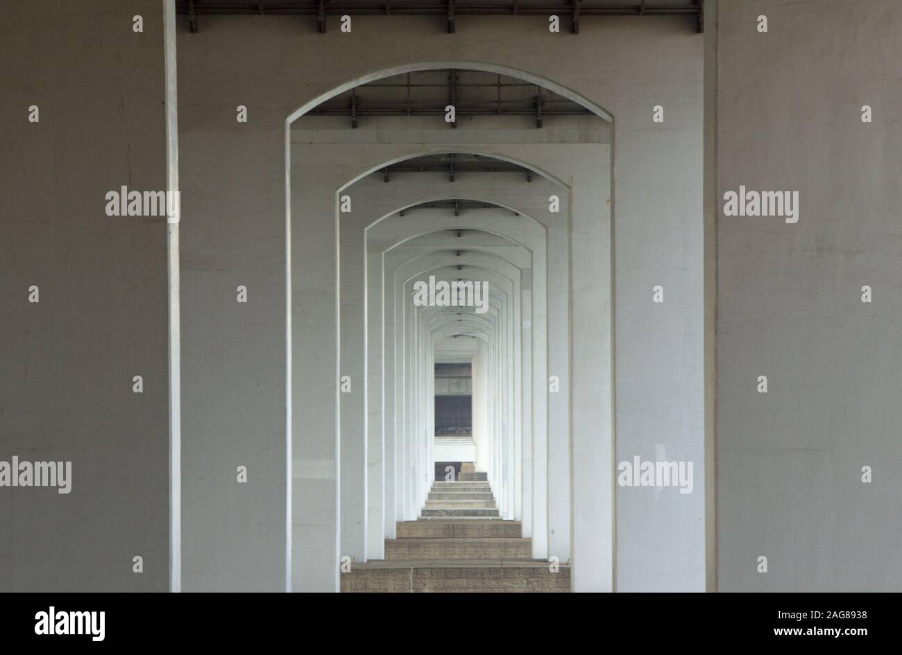 Long corridor with arch-shaped white walls in an old building Stock ...