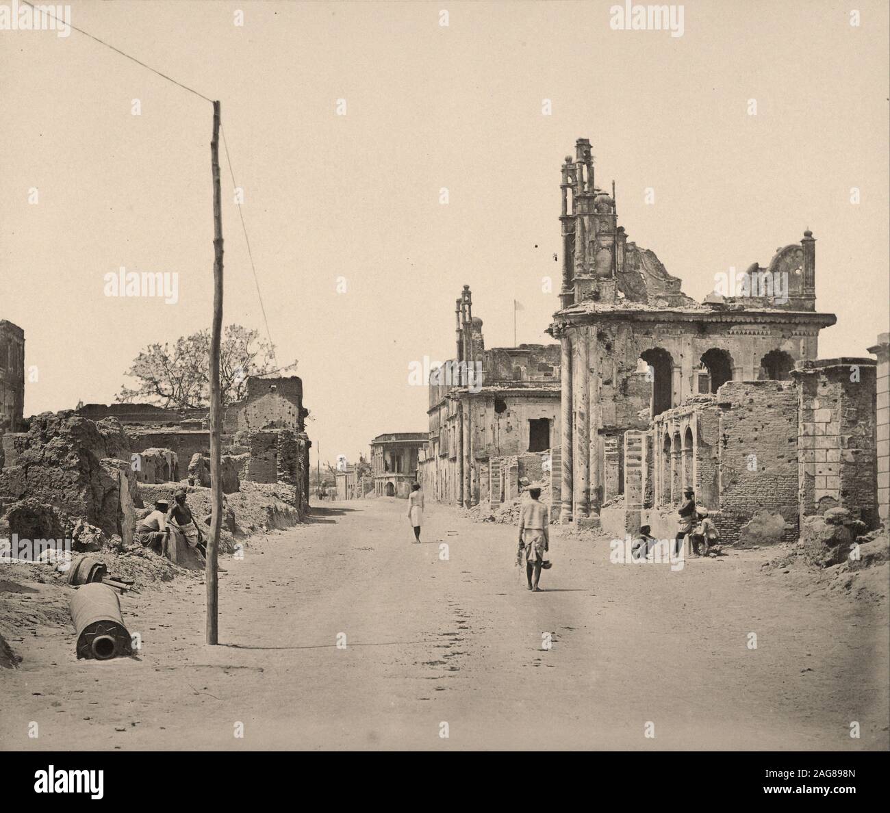 Felice Beato (1832 - 1909) - The Cawnpore Road, Lucknow Stock Photo