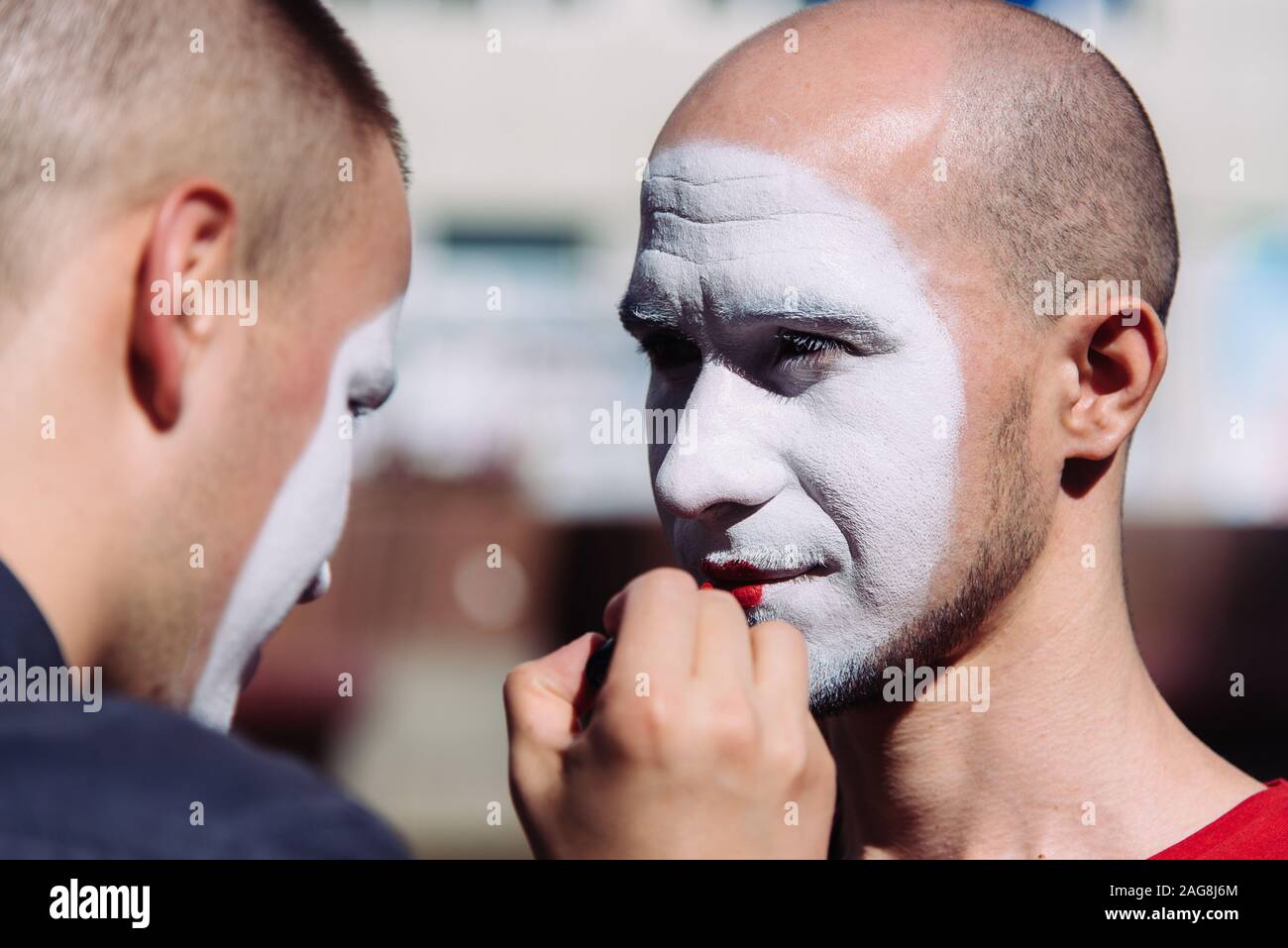 Mime artist white face paint hires stock photography and images Alamy