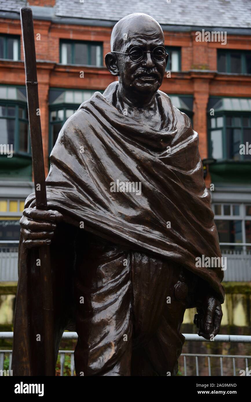 Ram v sutars gandhi statue hi-res stock photography and images - Alamy