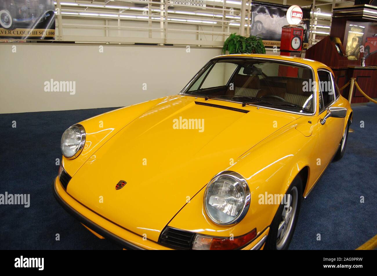 yellow Porsche Classic car Las Vegas Stock Photo Alamy
