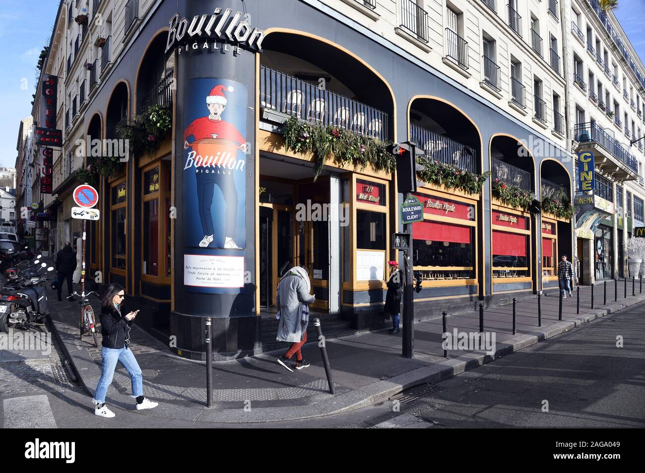 Bouillon Pigalle Restaurant Paris France Stock Photo Alamy