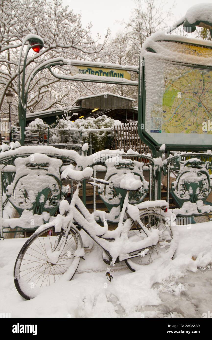 PARIS UNDER SNOW, FRANCE Stock Photo