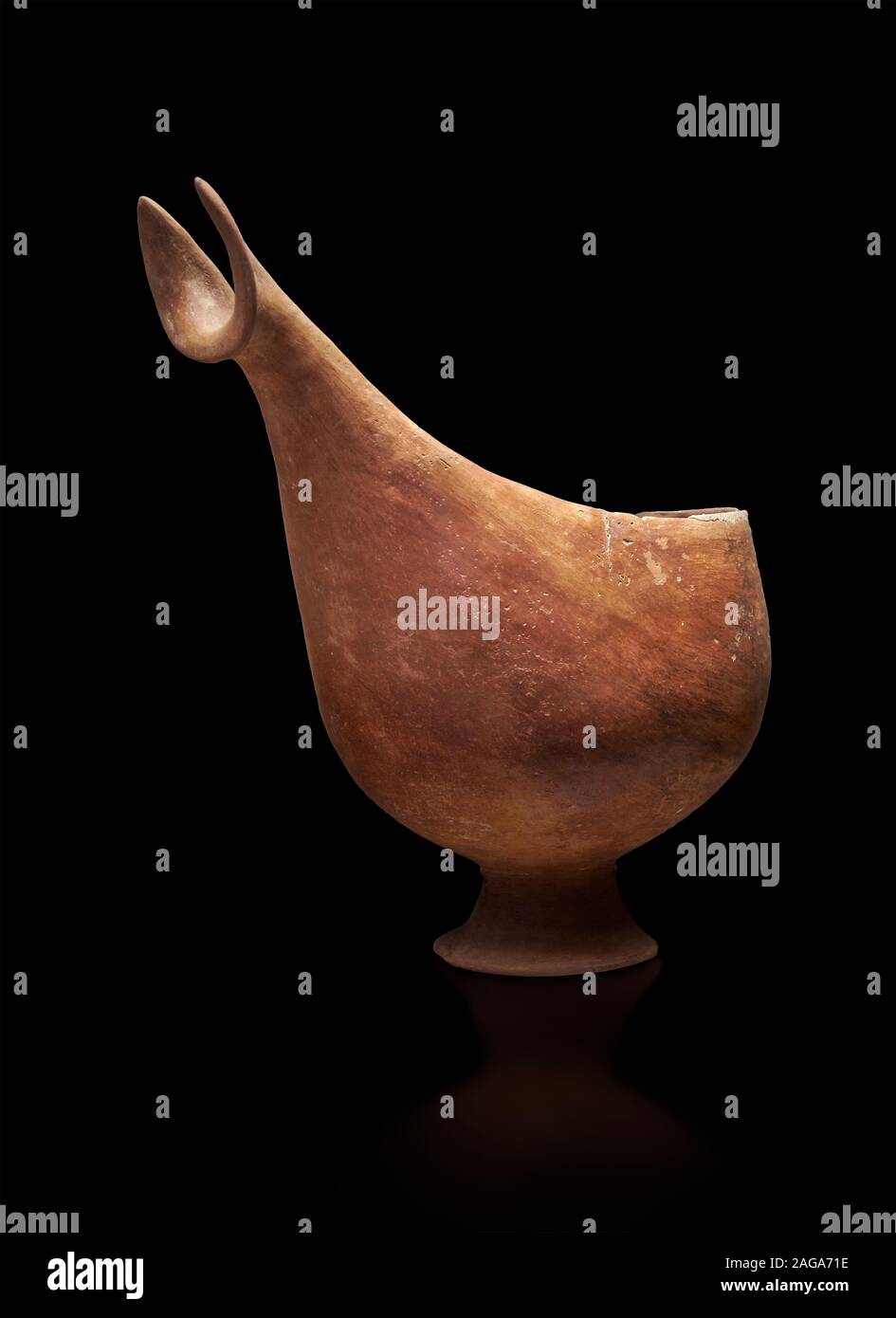 Cycladic monachrome polished slip 'sauce boat' from Syros.  Early Cycladic III (2300-2000 BC) , Phylakopi I, Melos. National Archaeological Museum Ath Stock Photo