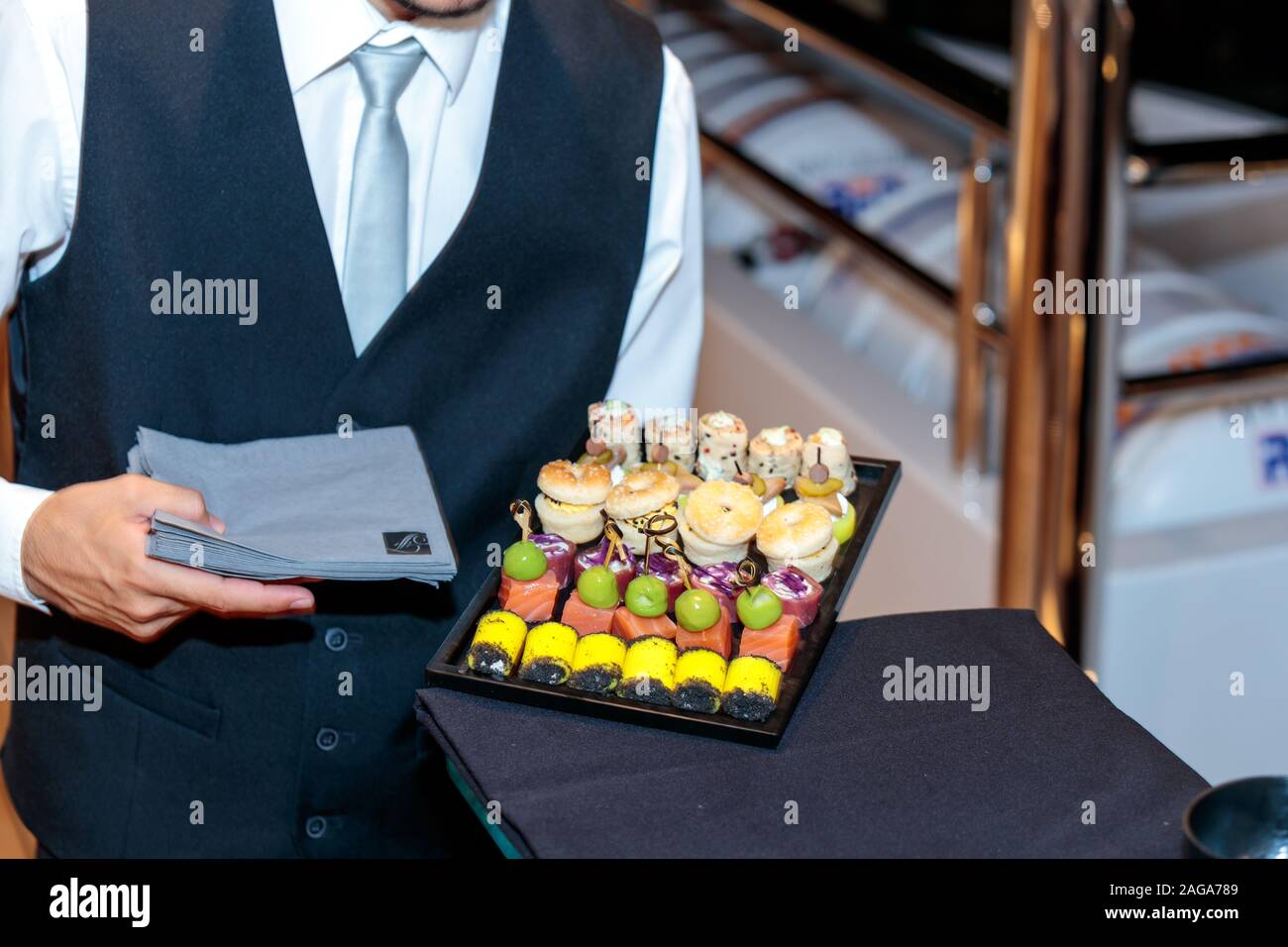Cartoon waitress holding dish hi-res stock photography and images - Alamy
