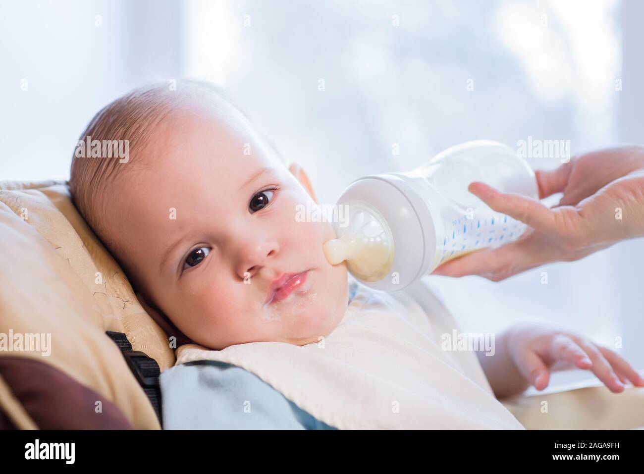 Был ли малыш на фотографии молочной смеси больным. Ребенку 3 месяца отказывается от смеси. Ребенок плохо ест смесь. Запор у новорожденного при грудном вскармливании как помочь малышу. Малыш отказывается есть из бутылочки.