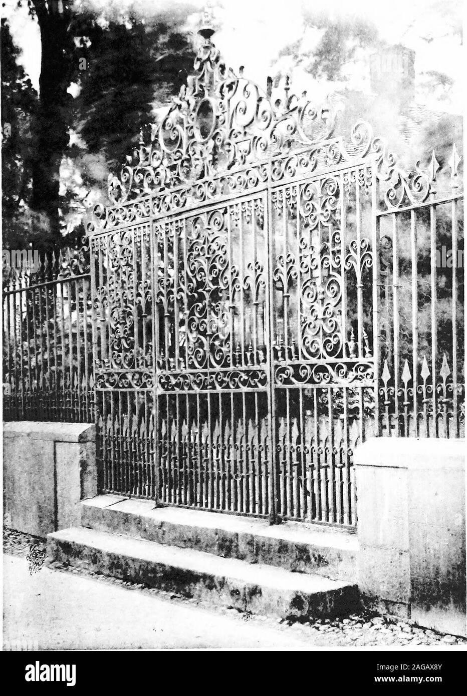 . English ironwork of the XVIIth & XVIIIth centuries; an historical & analytical account of the development of exterior smithcraft. GATES AT CHATSWORTH, Plate LXIII.. ENTRANCE TO THE ABBEY HOUSE, SHREWSBURY Plate LXIV, Stock Photo