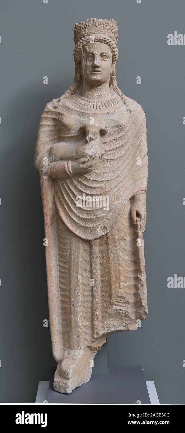 Female Votary. Cyprus, 5th-4th cent. Limestone statue. Cypro-Classical period. NY Carlsberg Glyptotek, Copenhagen, Denmark. Stock Photo