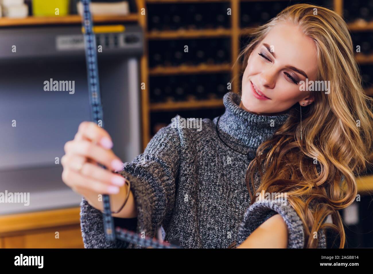 Cartoon Attractive Woman Sitting Thinking Stock Photos
