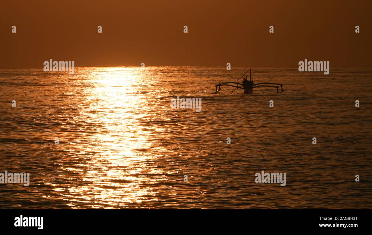 Bali Fischerboot im Sonnenuntergang Stock Photo