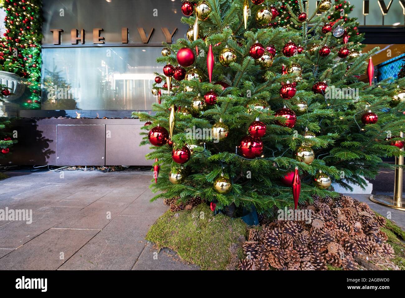 The Ivy Restaurant Christmas High Resolution Stock Photography And Images Alamy