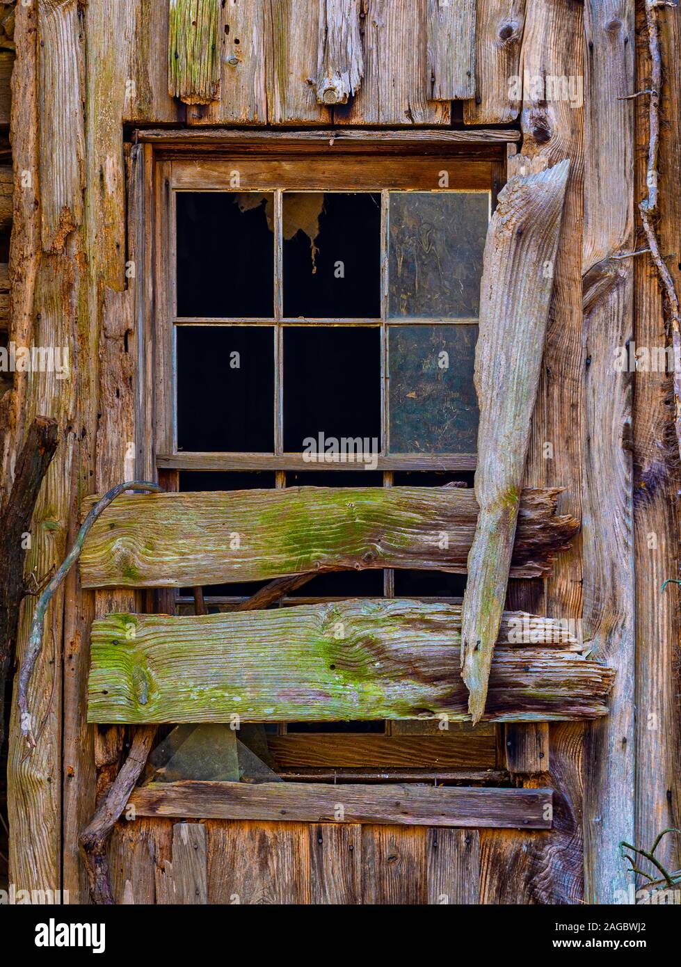 Boarded up window in old delapidated building in central Virginia Stock Photo