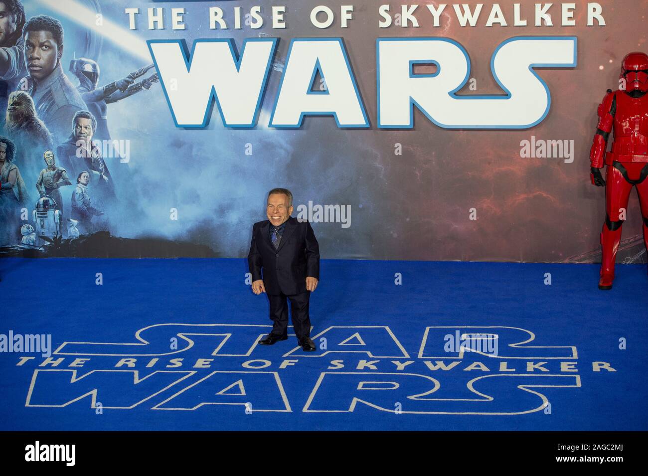 London, UK. 18th Dec, 2019. LONDON, ENGLAND - DECEMBER 18: Warwick Davis attends the European Premiere of 'Star Wars: The Rise of Skywalker' at Cineworld Leicester Square on December 18, 2019 in London, England. Credit: Gary Mitchell, GMP Media/Alamy Live News Stock Photo