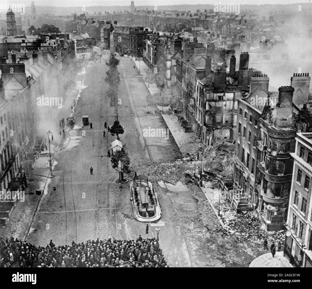 BARRY'S HOTEL, O'Connell Street, Dublin, at right in June 1922 after the Republicans were driven out. Stock Photo