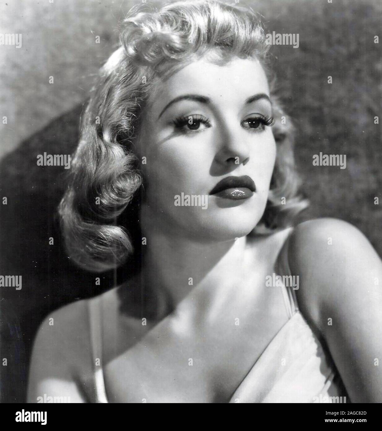 BETTY GRABLE (1916-1973) American film actress, singer and pinup, about 1943 Stock Photo