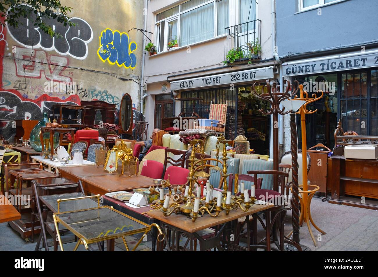 Antique shop in istanbul turkey hi-res stock photography and images - Alamy
