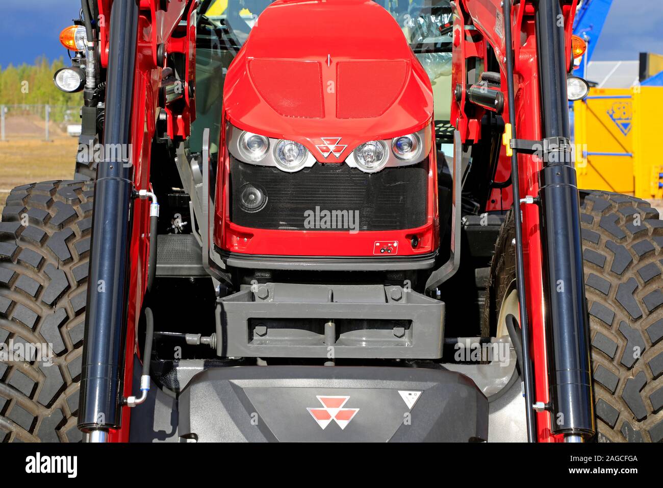 Massey ferguson tractor tractors hi-res stock photography and images ...