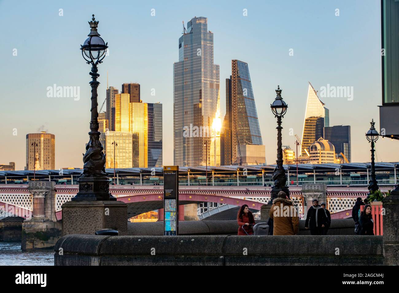 City of london banking district hi-res stock photography and images - Alamy