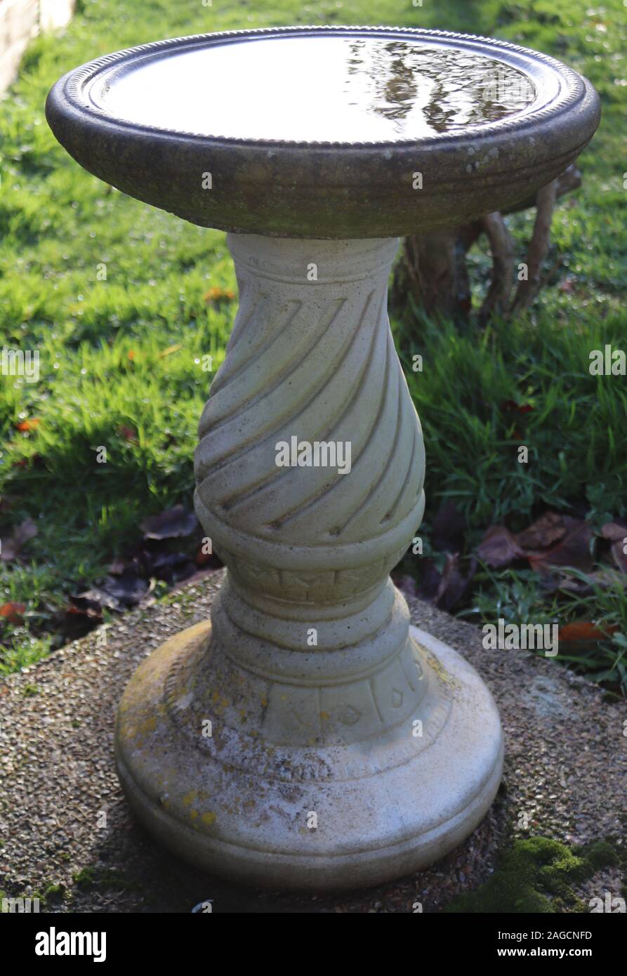 Garden Bird Bath Reflection High Resolution Stock Photography And Images Alamy