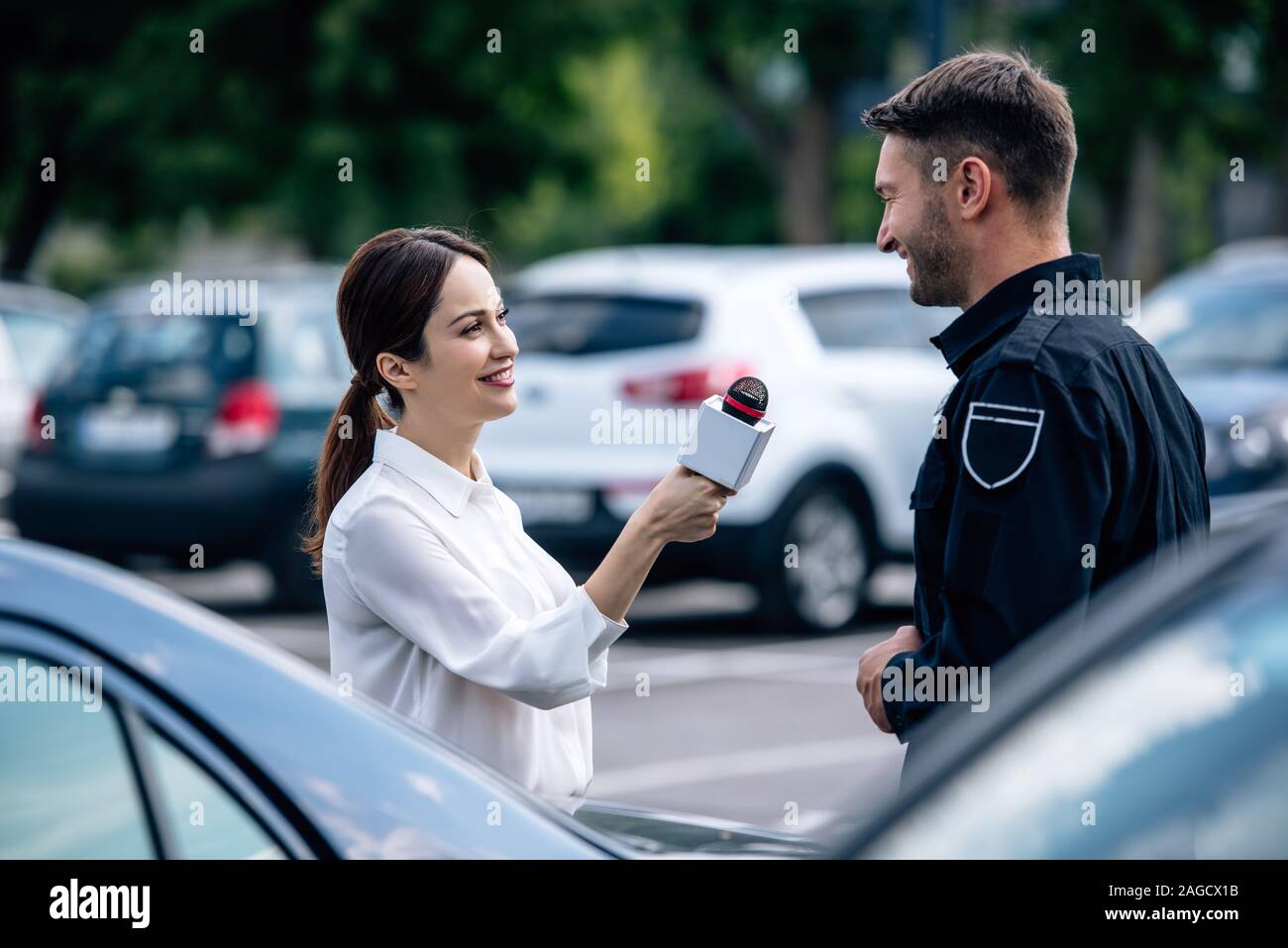 Interview two people microphone hi-res stock photography and images - Alamy