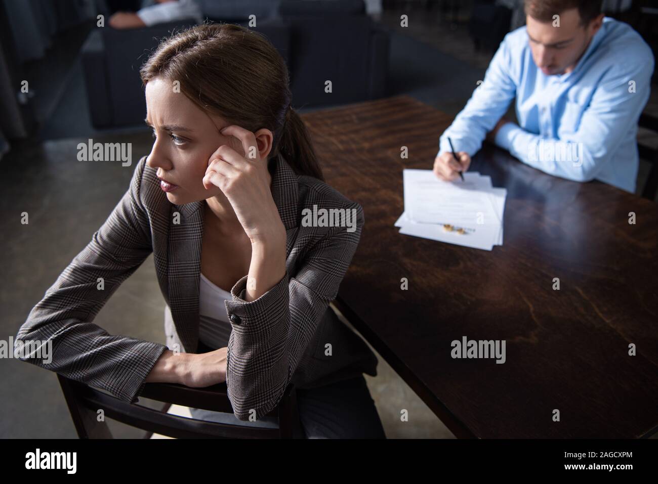Signing documents family hi-res stock photography and images - Alamy