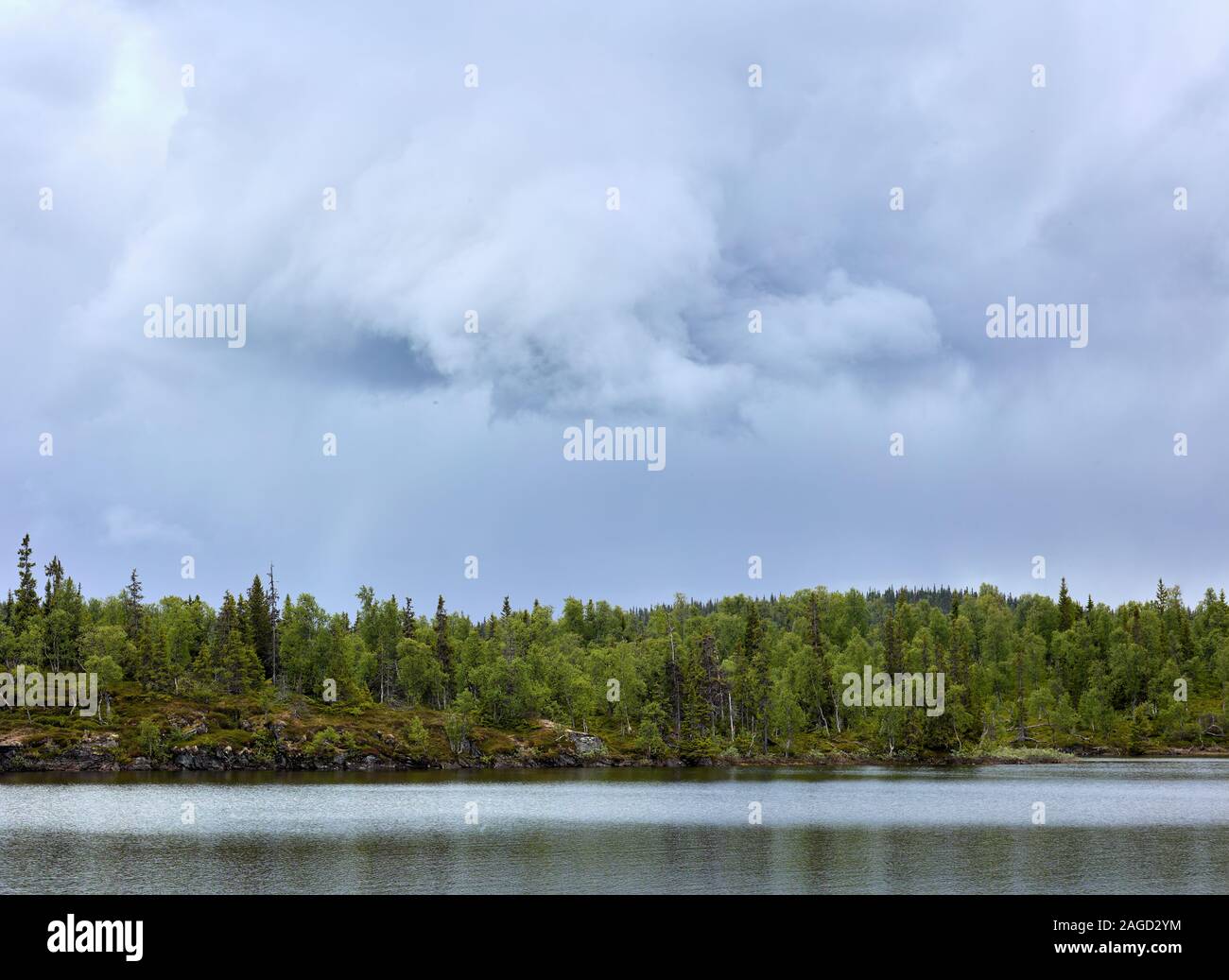 Dramatic clouds above lake Leemtse in Leipikvattnet, near Bjurälven, near Wilderness Road (Vildmarksvägen), Sweden Stock Photo