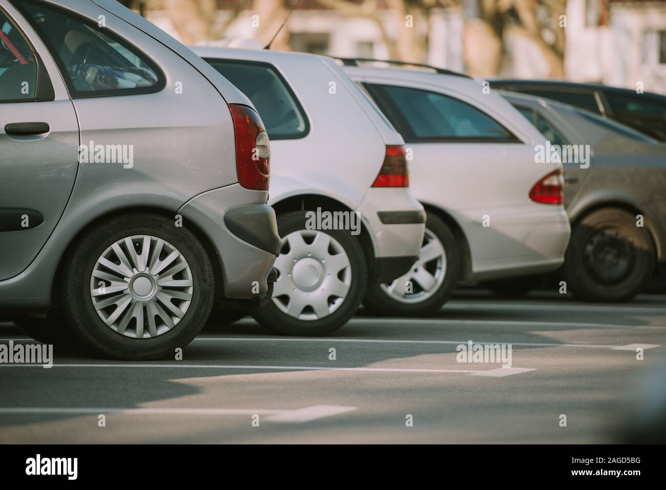 View of tightly packed cars in parking lot Stock Photo Alamy