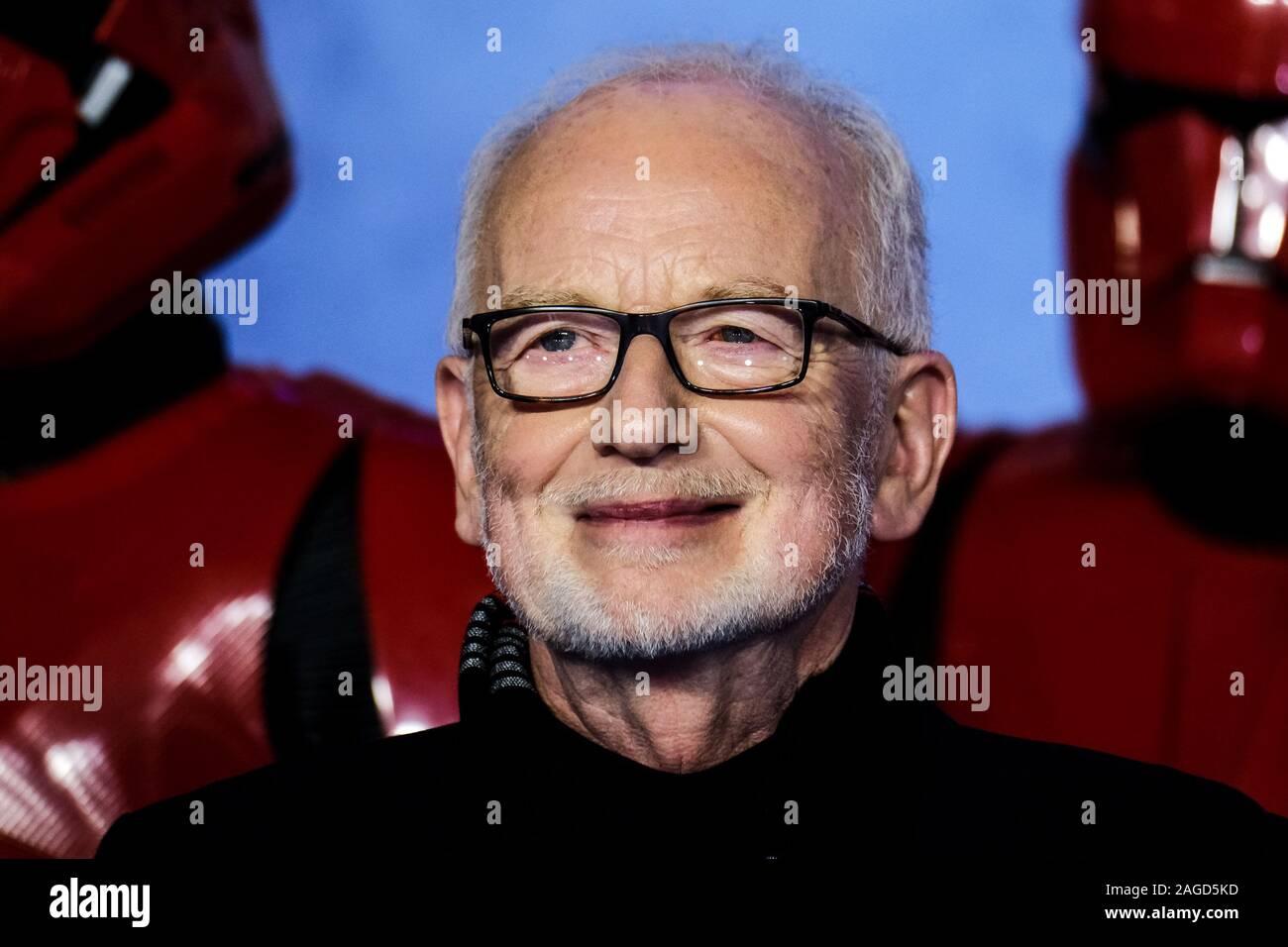 Cineworld Leicester Square, London, UK. 18 December 2019.  Ian Mcdiarmid poses at European Premier of Star Wars: The Rise of Skywalker. . Picture by Julie Edwards./Alamy Live News Stock Photo