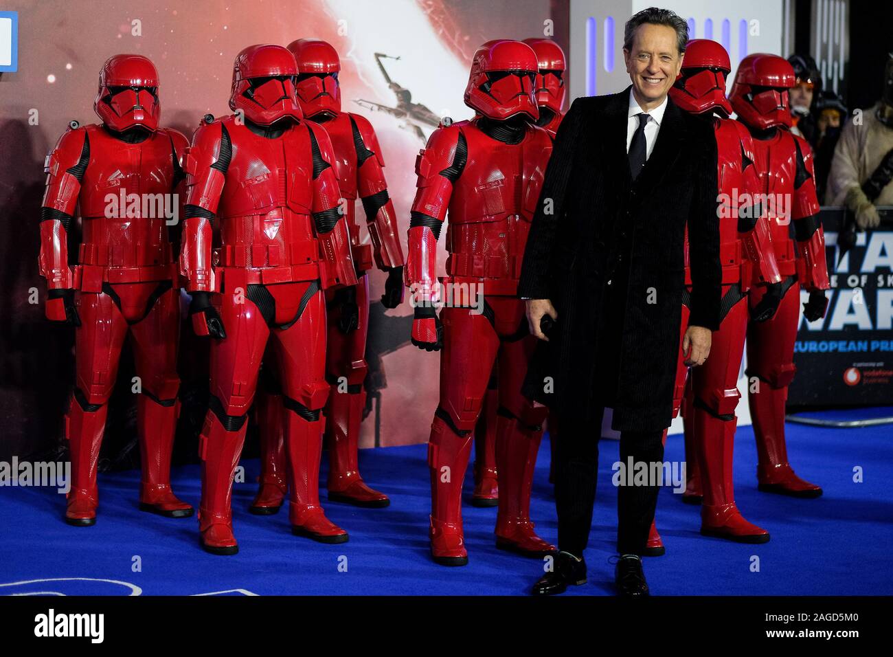Cineworld Leicester Square, London, UK. 18 December 2019.  Richard E. Grant poses at European Premier of Star Wars: The Rise of Skywalker. . Picture by Julie Edwards./Alamy Live News Stock Photo