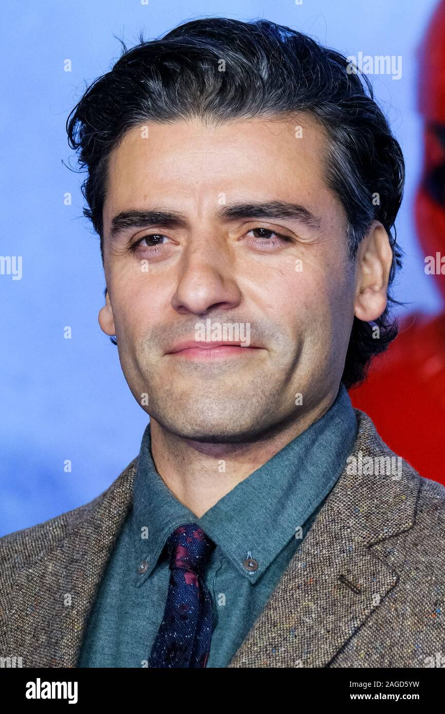 Cineworld Leicester Square, London, UK. 18 December 2019.  Oscar Isaac poses at European Premier of Star Wars: The Rise of Skywalker. . Picture by Julie Edwards./Alamy Live News Stock Photo
