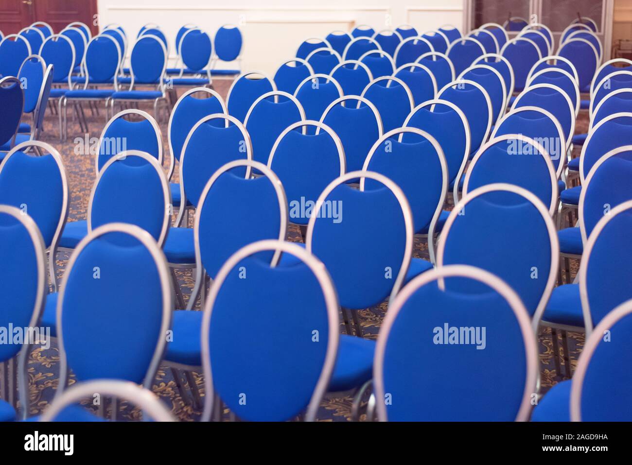 Empty computer classroom seats hi-res stock photography and images - Alamy