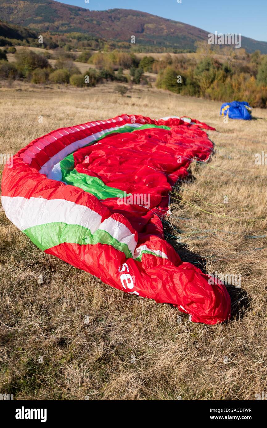 Parachute In Rocks Mountains rock parachute forest hi-res stock photography and images - Alamy