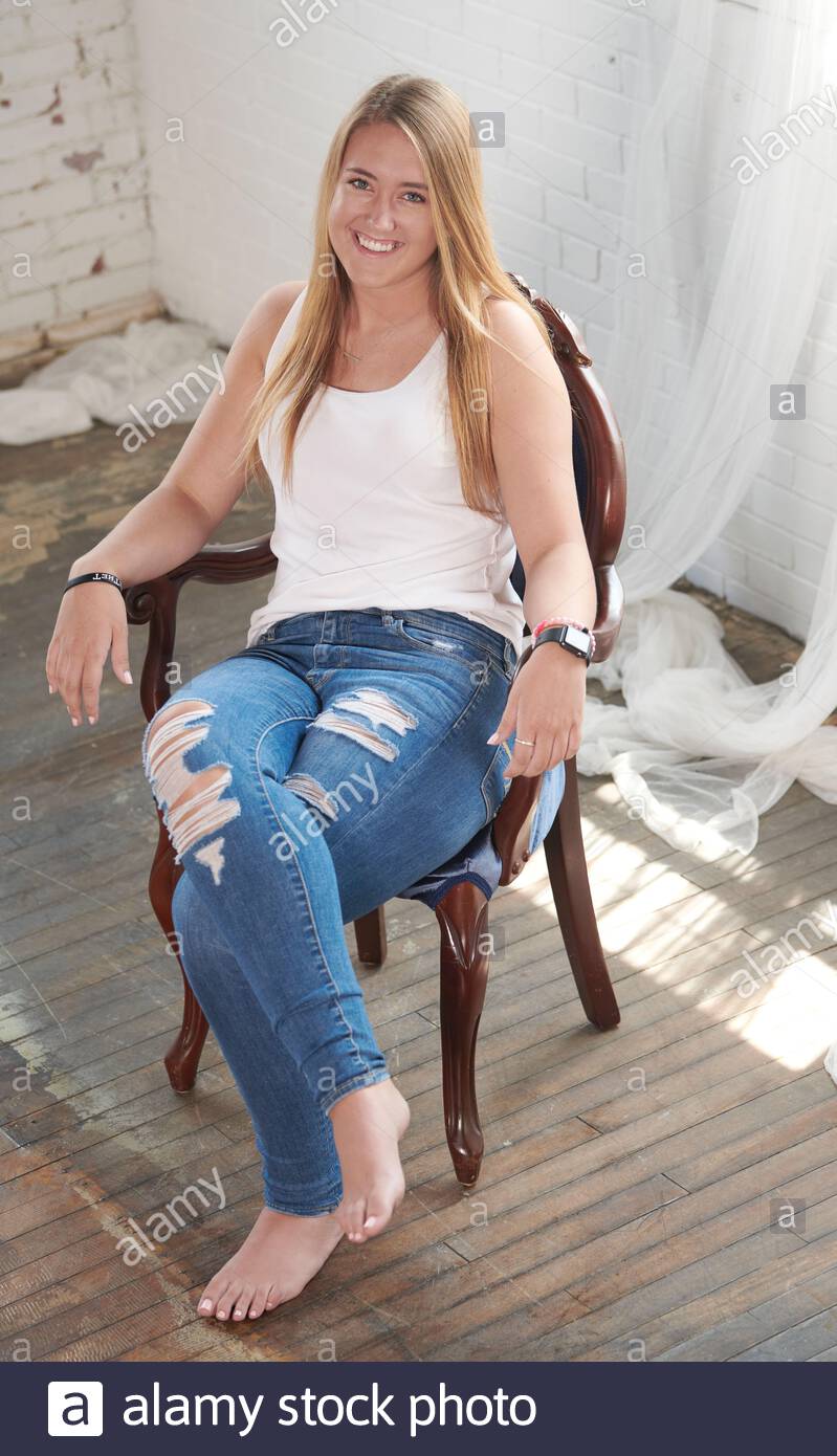 dead blonde woman in jeans dead blonde woman in jeans