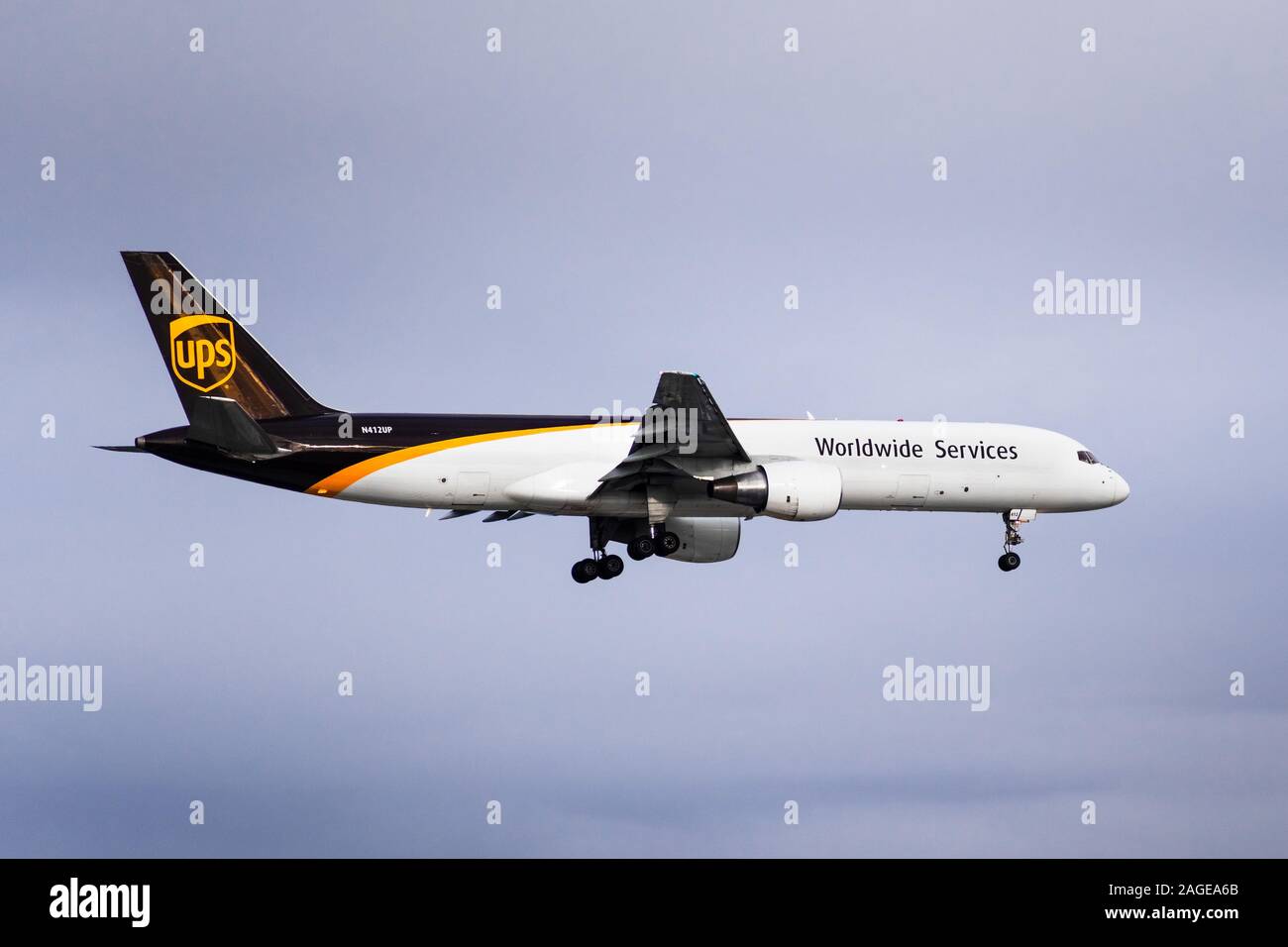 Ups 757 hi-res stock photography and images - Alamy