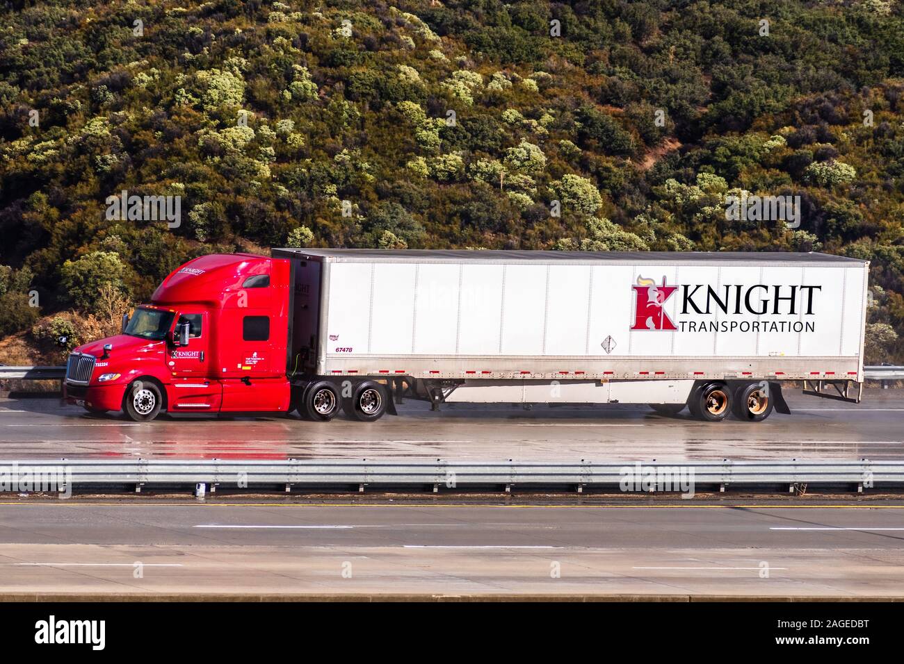 File:Knight Transportation Service Trucking at Flying J Travel Plaza  Bakersfield, (CA).jpg - Wikimedia Commons