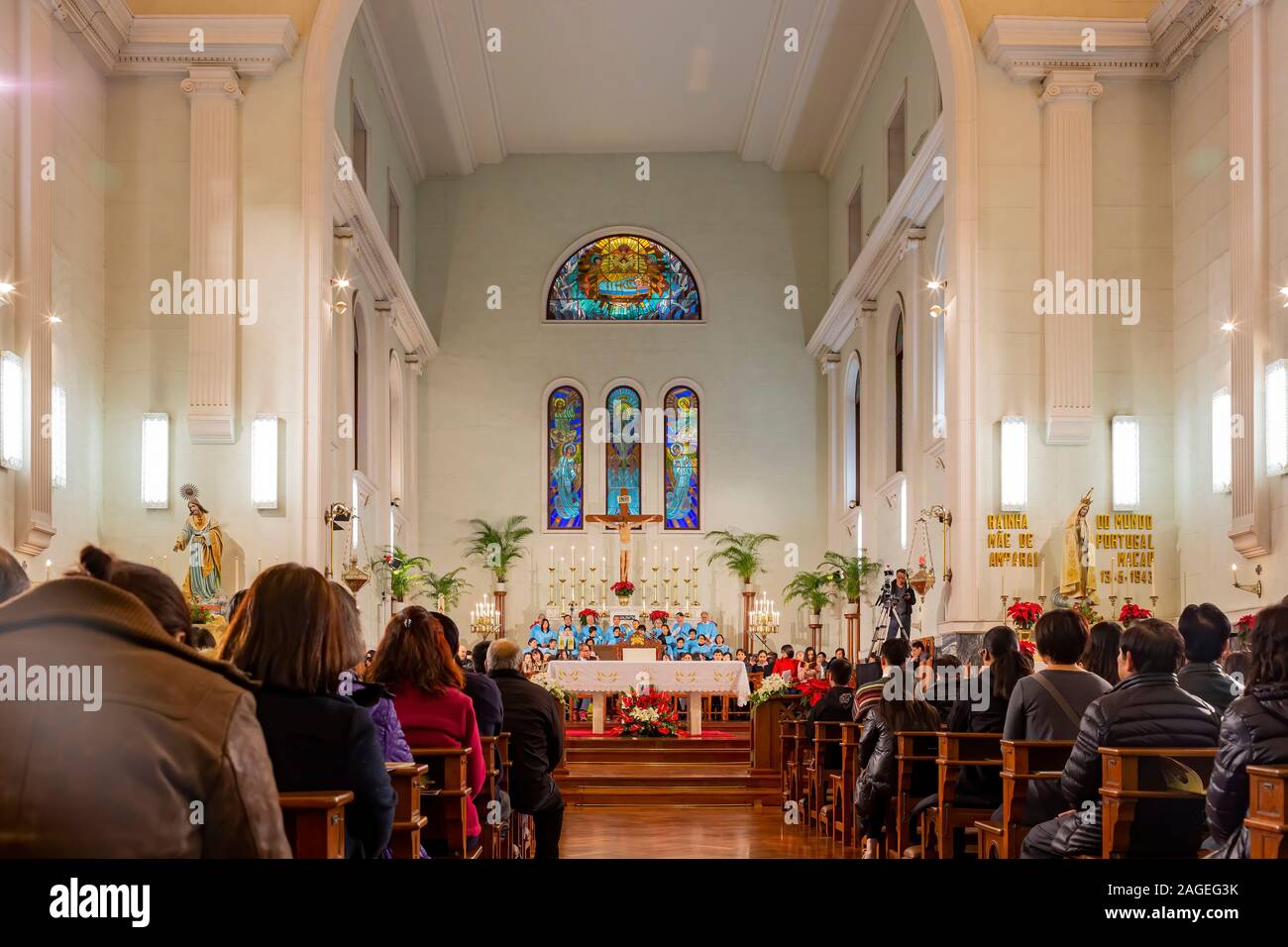 Catholic Church Christmas Eve High Resolution Stock Photography And Images Alamy Catholic Church Christmas Eve High Resolution Stock Photography And Images Alamy