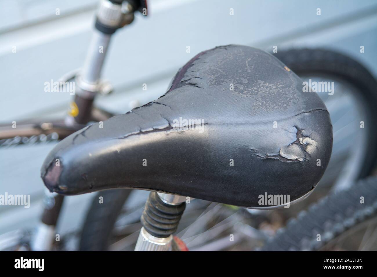 vintage bicycle seat restoration