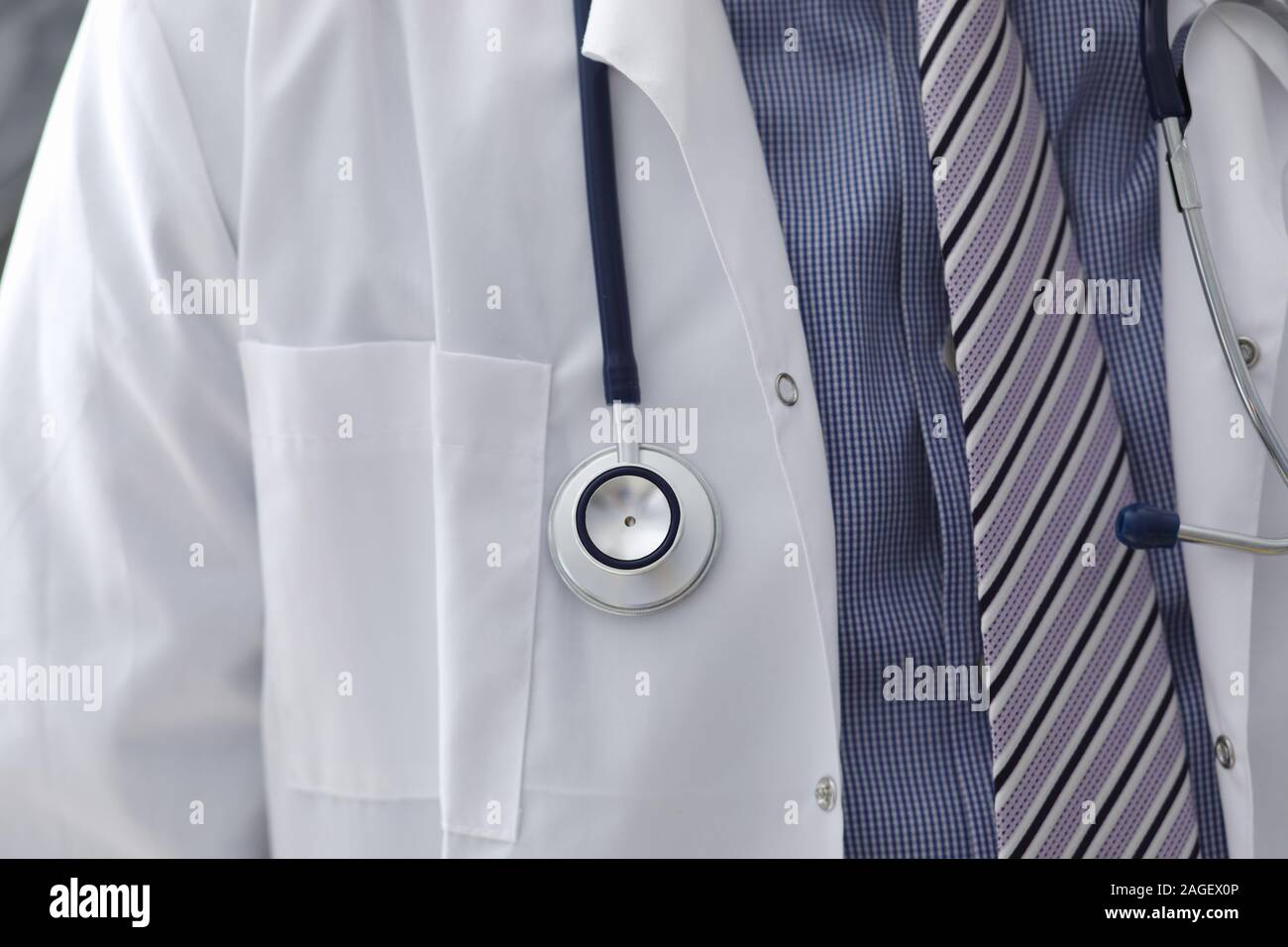 Doctor suit and tie hi-res stock photography and images - Alamy