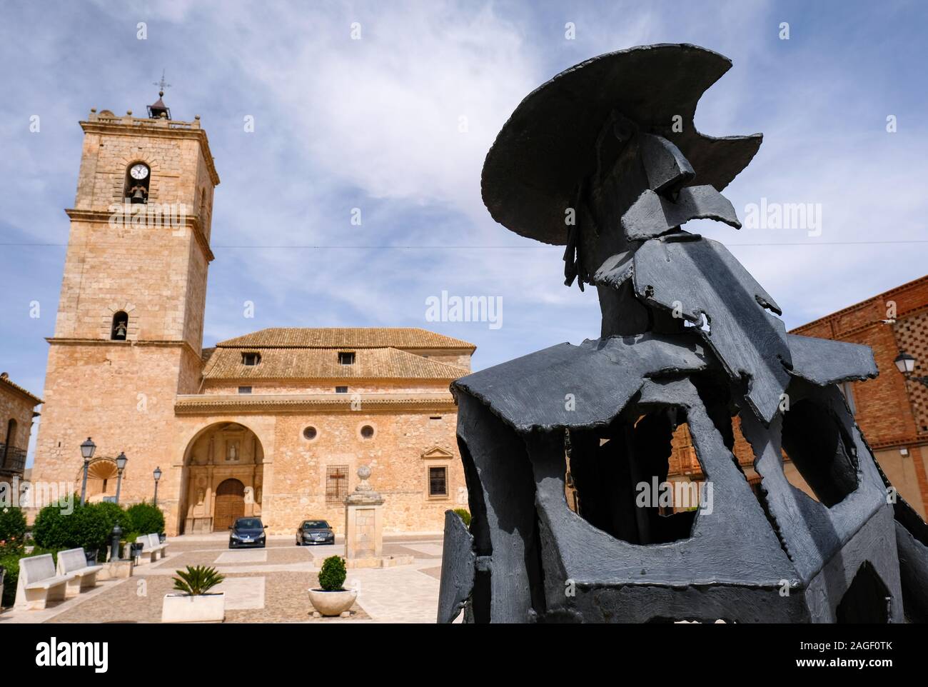 El Toboso, Spain. 23rd Sep, 2019. A sculpture of Don Quixote on the market square. The fictitious figures come from the famous book "Don Quijote de la Mancha" by Miguel de Cervantes. Credit: Jens Kalaene/dpa-Zentralbild/ZB/dpa/Alamy Live News Stock Photo