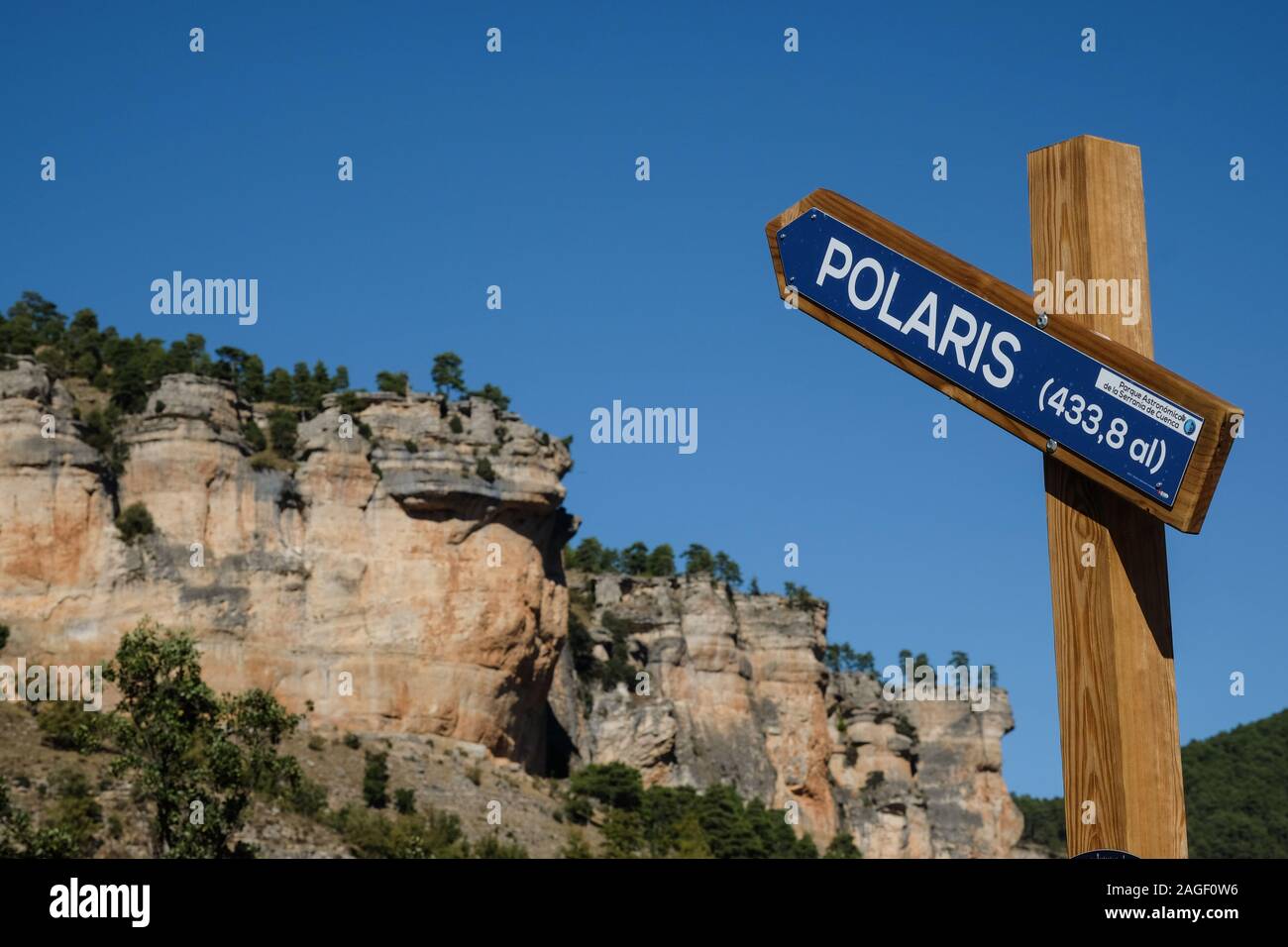 Tragacete, Spain. 03rd Oct, 2019. A sign pointing towards the sky indicates the distance to the Polaris in the Serrania de Cuenca Natural Park. He's about 433 light-years away from us. Credit: Jens Kalaene/dpa-Zentralbild/ZB/dpa/Alamy Live News Stock Photo
