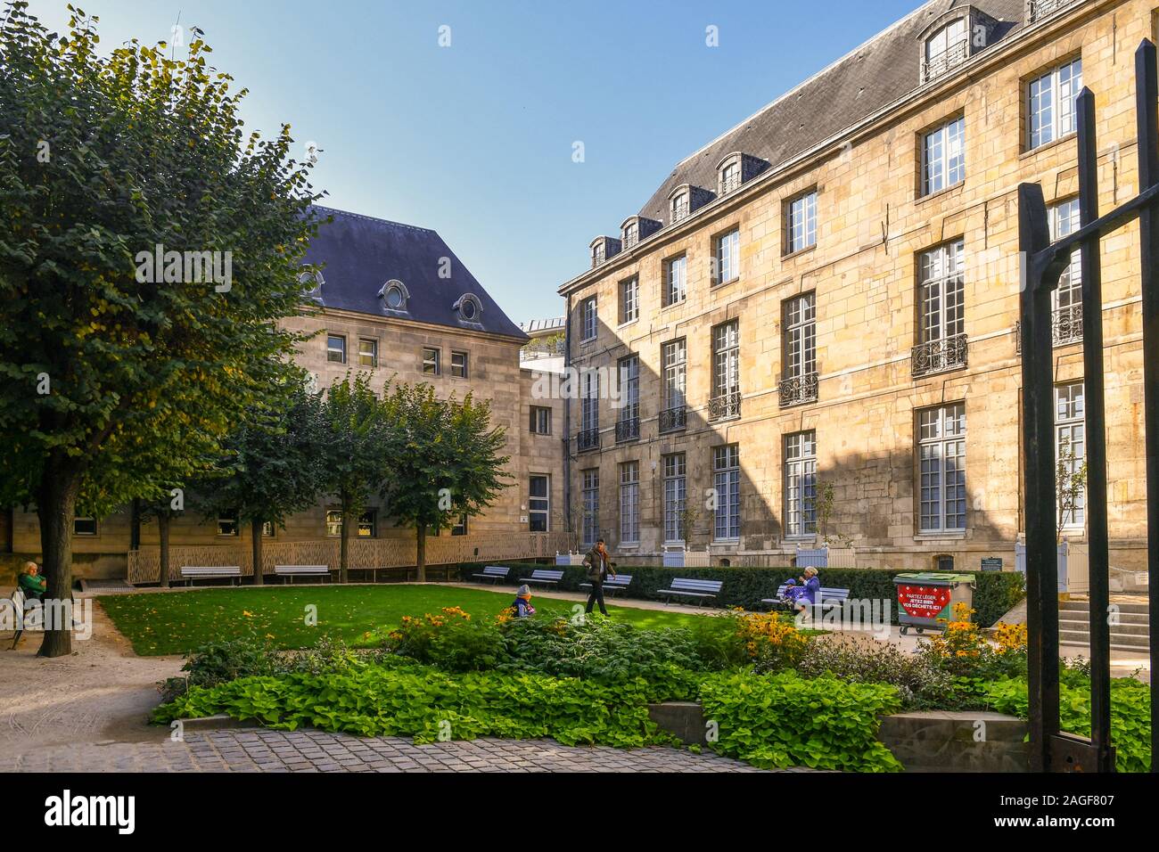 Public garden of the Hotel d'Angouleme Lamoignon, seat of the Bibliotheque Historique, in the Marais district (4th arrondissement), Paris, France Stock Photo