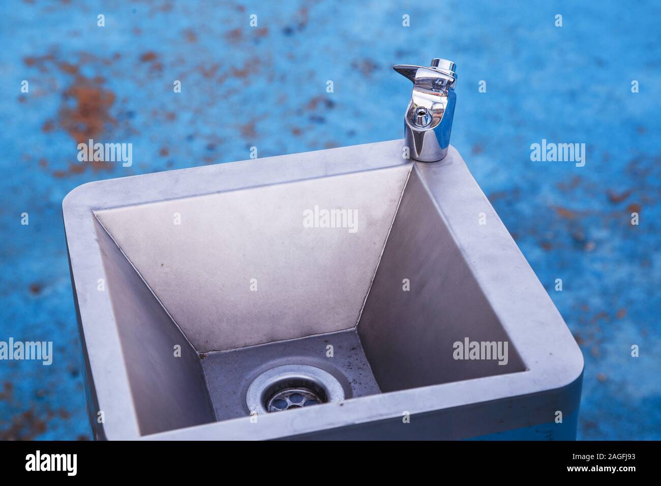 Modern drinking water tap with metal sink outdoor Stock Photo Alamy
