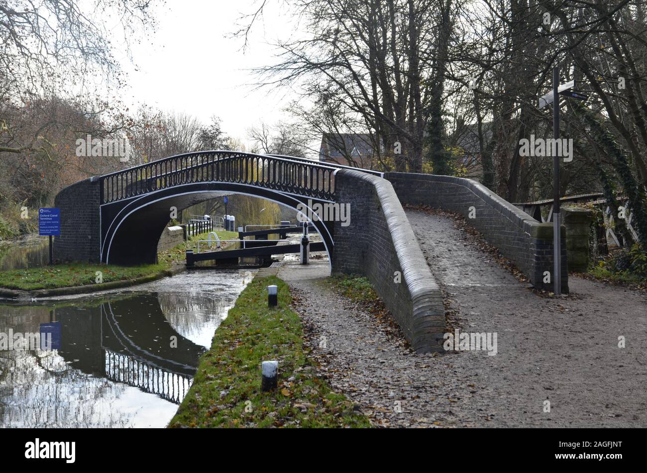 Isis Lock, the southern terminus of the Oxford Canal, joining it to the River Thames Stock Photo