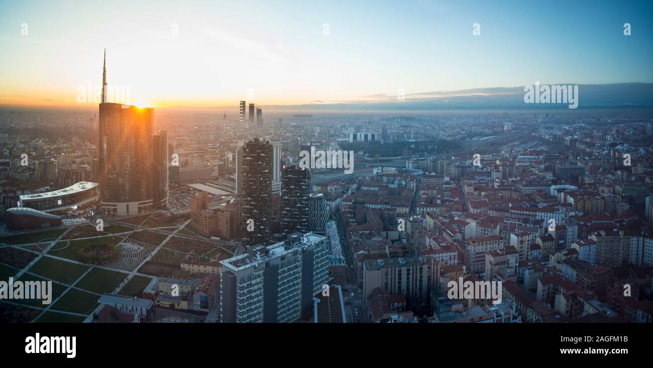 Milan cityscape at sunset, panoramic view with new skyscrapers in Porta ...