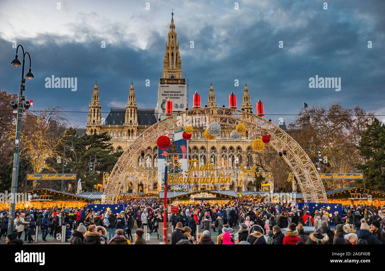 Wien weihnachtsmarkt hi-res stock photography and images - Alamy