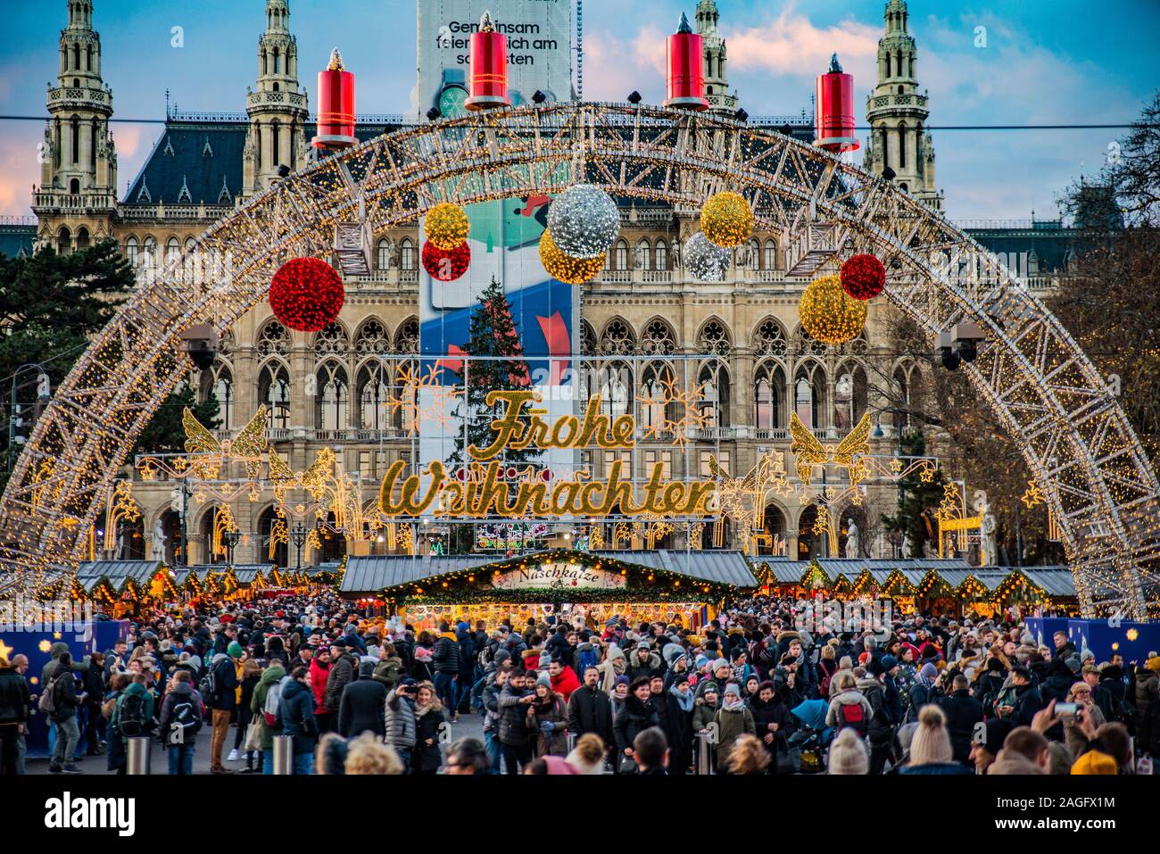 Wien weihnachtsmarkt hi-res stock photography and images - Alamy