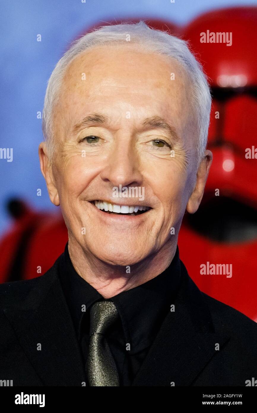 Cineworld Leicester Square, London, UK. 18 December 2019.  Anthony Daniels poses at European Premier of Star Wars: The Rise of Skywalker. . Picture by Julie Edwards./Alamy Live News Stock Photo