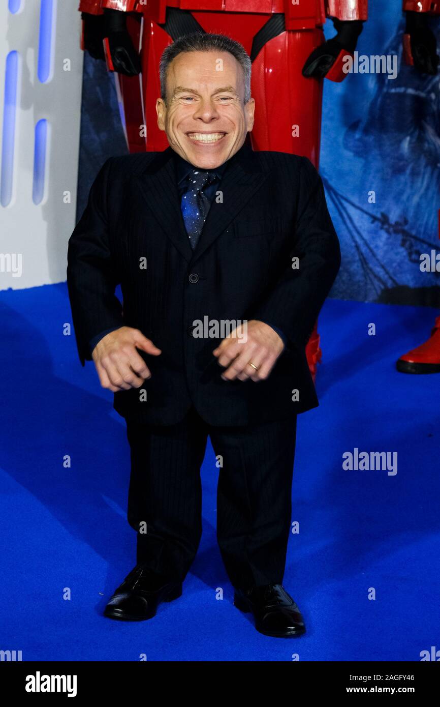 Cineworld Leicester Square, London, UK. 18 December 2019.  Warwick Davis poses at European Premier of Star Wars: The Rise of Skywalker. . Picture by Julie Edwards./Alamy Live News Stock Photo
